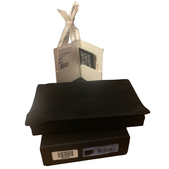 🎉 Host Pick🎉✨Chanel Yen Wallet Preloved Full Set - Picture 9 of 12